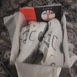 Vionic walking sneakers brand new never worn.